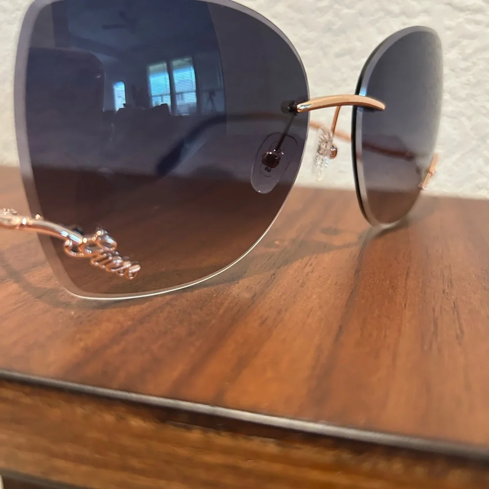 GUESS Red Sunglasses with Gradient Black Lenses and Gold Accents